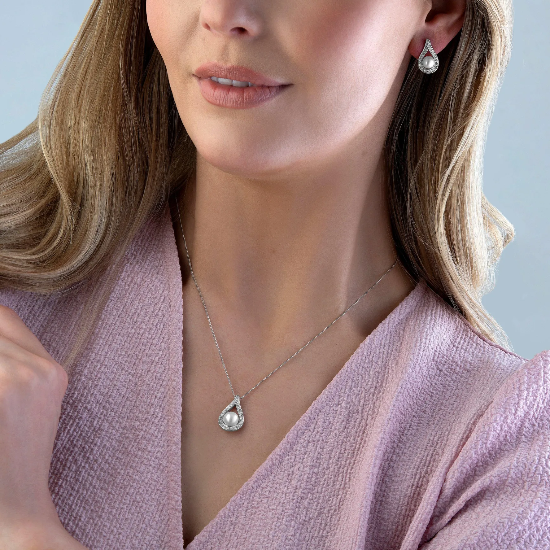 Beaverbrooks 9ct White Gold Diamond Freshwater Cultured Pearl Pendant