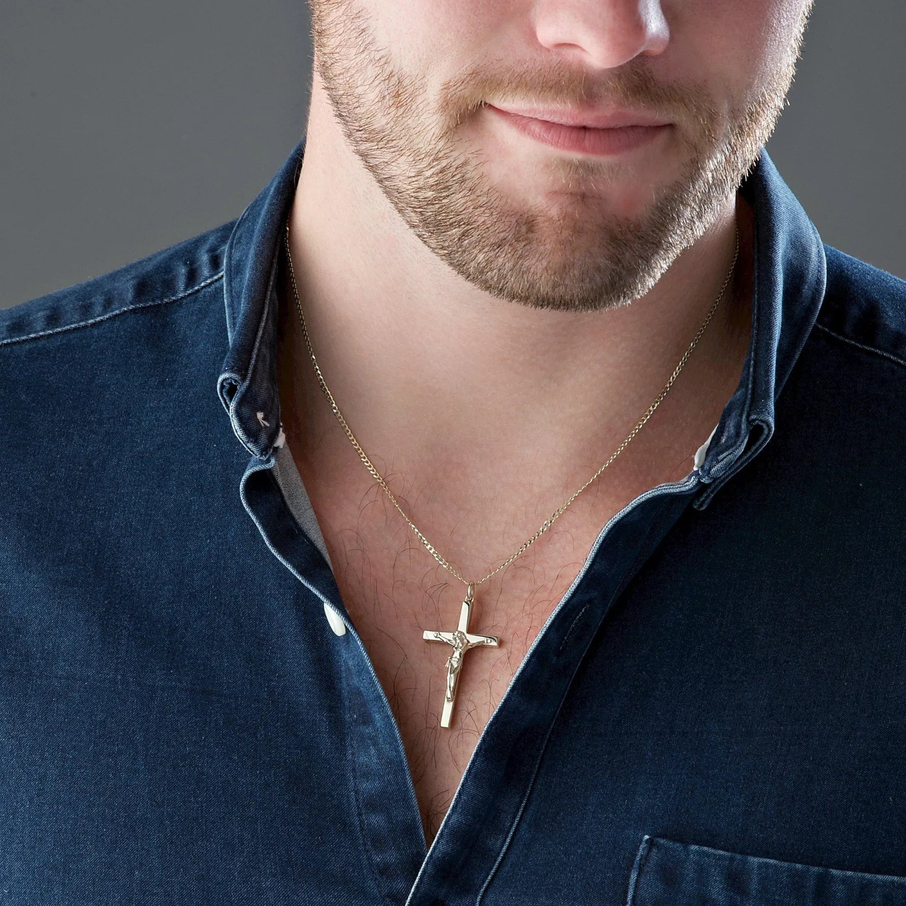 Beaverbrooks 9ct Yellow Gold Crucifix Pendant