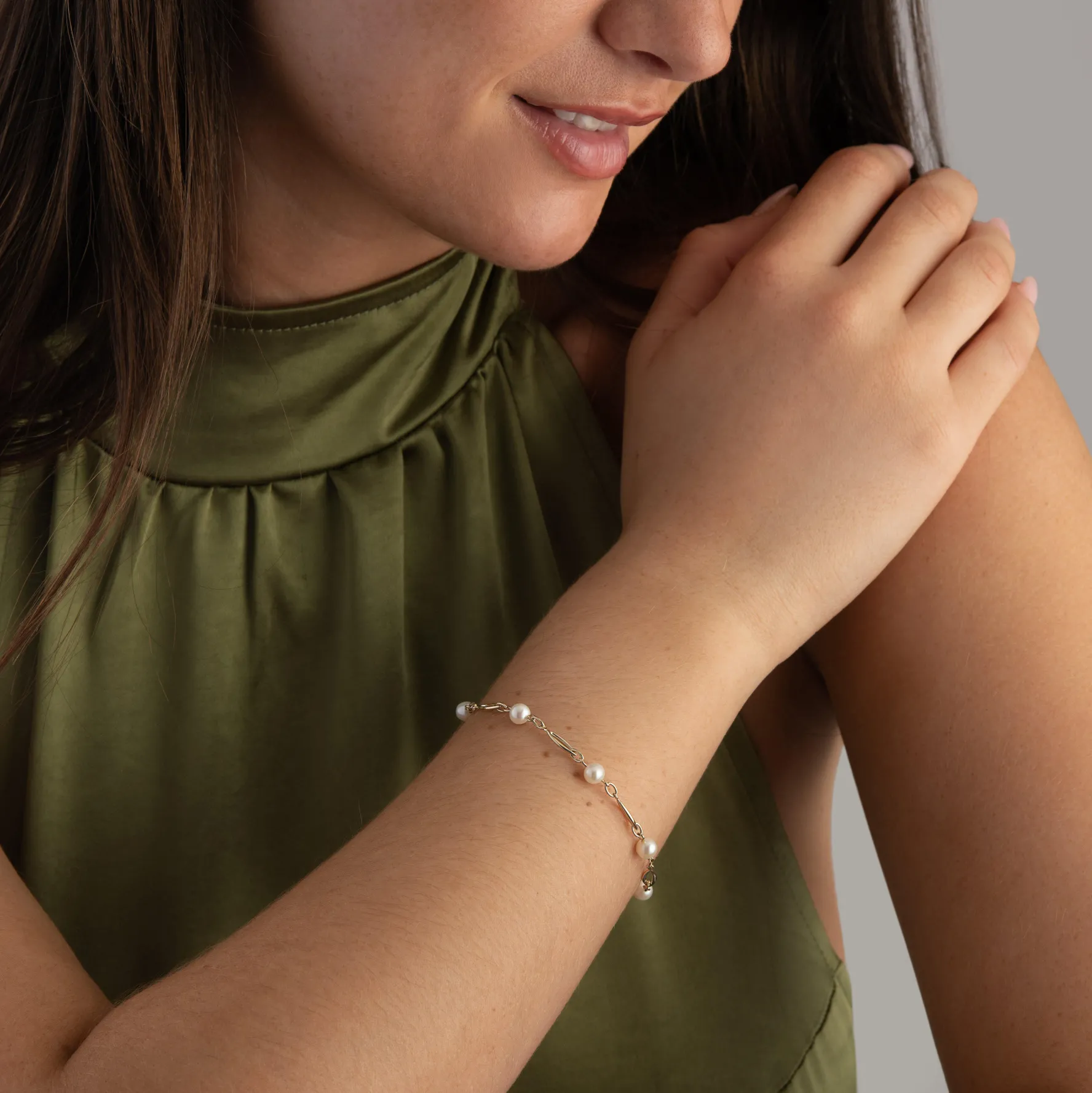 Beaverbrooks 9ct Yellow Gold Freshwater Cultured Pearl Bracelet