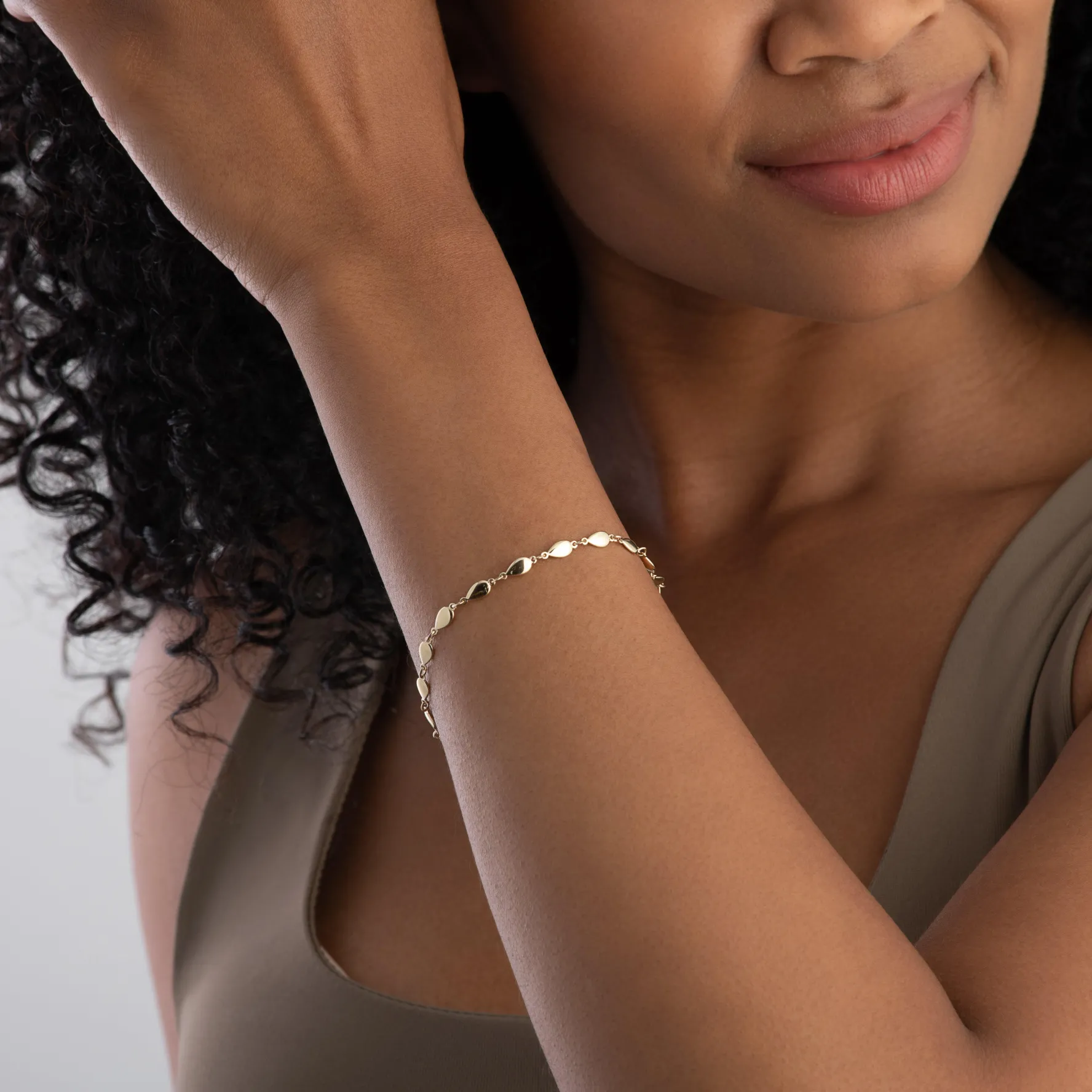 Beaverbrooks 9ct Yellow Gold Fancy Pear Bracelet