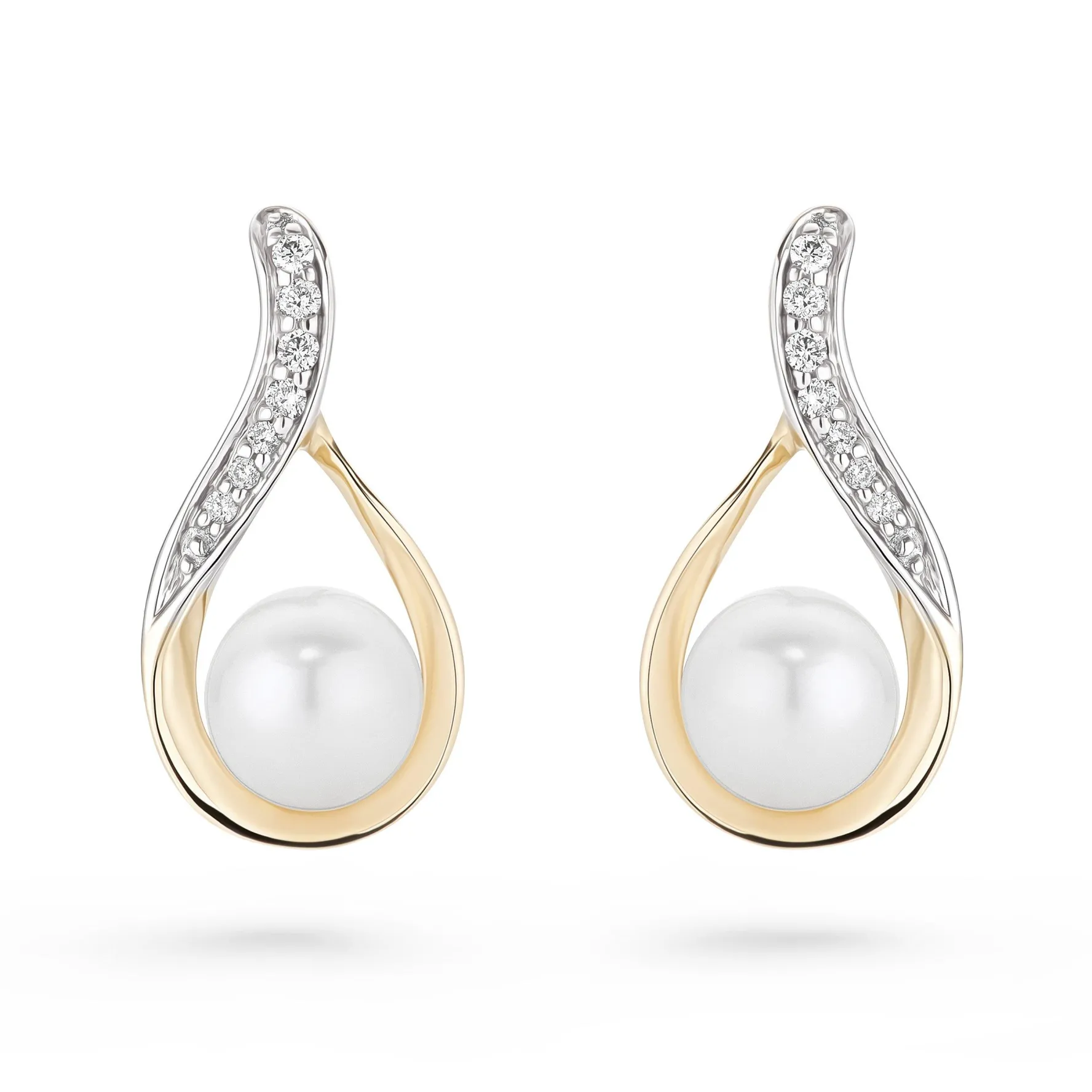 Beaverbrooks 9ct Yellow Gold Diamond Freshwater Cultured Pearl Necklace and Earrings Set