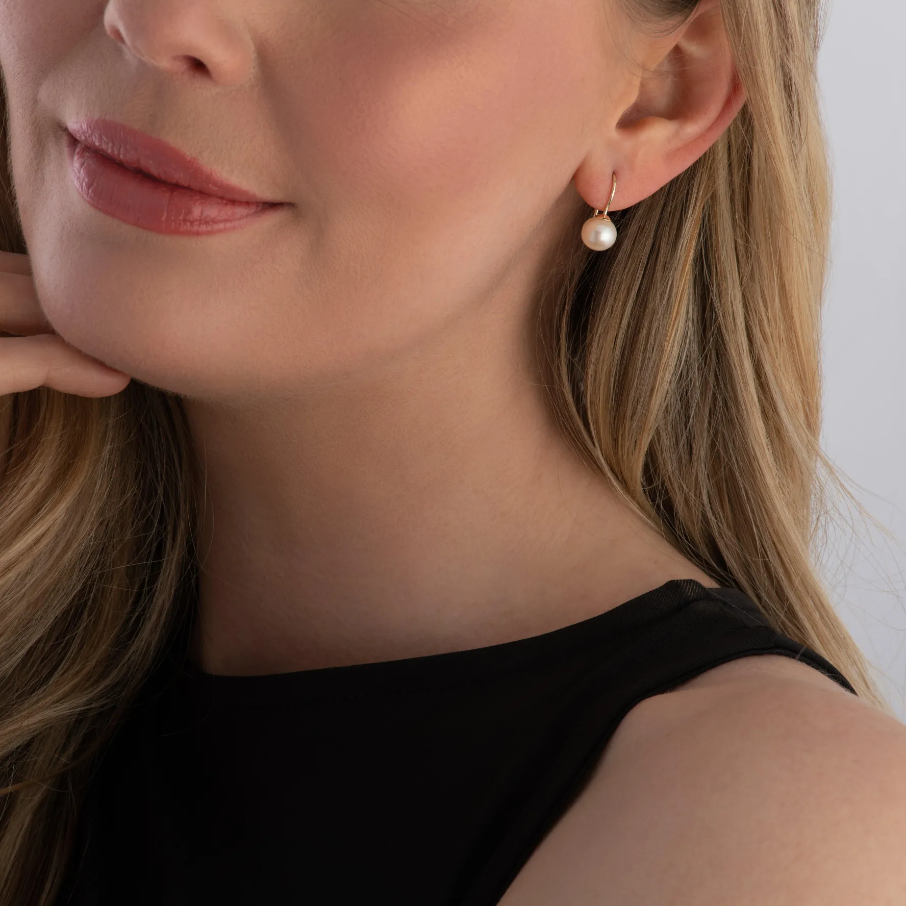 Beaverbrooks 9ct Yellow Gold Freshwater Cultured Pearl Earrings