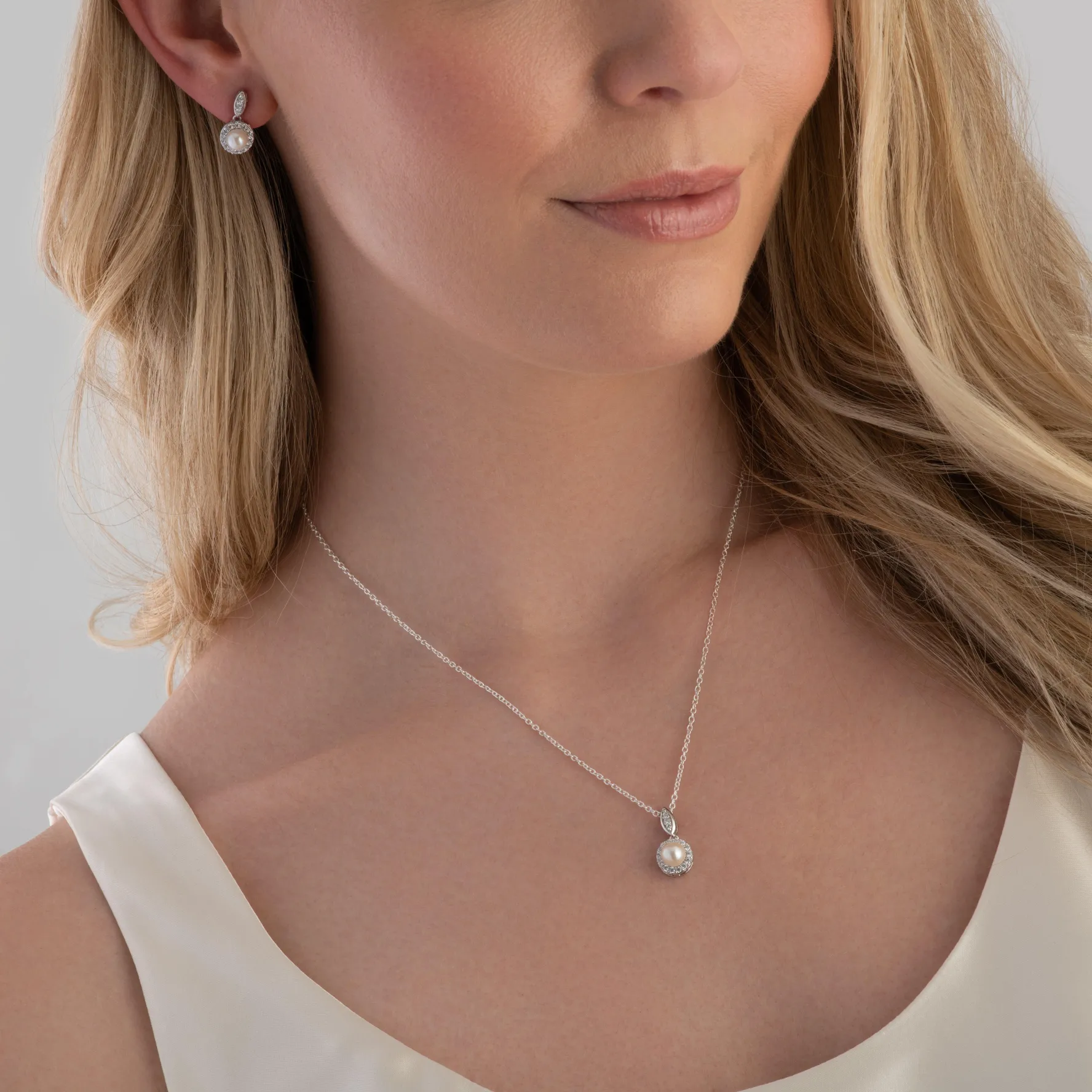 Beaverbrooks Silver Cubic Zirconia Freshwater Cultured Pearl Pendant